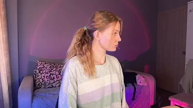 Chanel Gill online show from September 29, 2025, 6:51 am