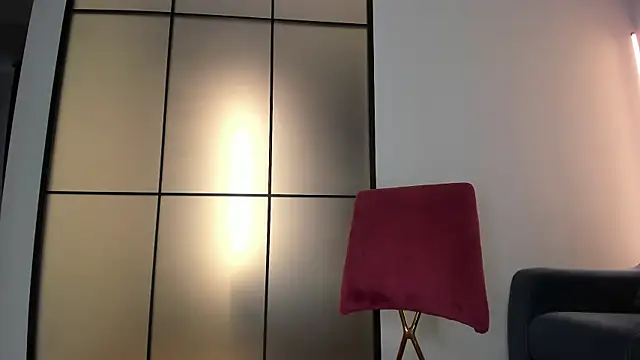 Lunaonekiss online show from October 13, 2025, 11:32 am