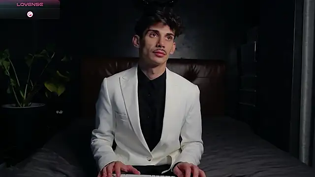 Snapshot of DanielCrush1 chatting on November 10, 2025, 2:27 pm DanielCrush1 online show from November 10, 2025, 2:27 pm