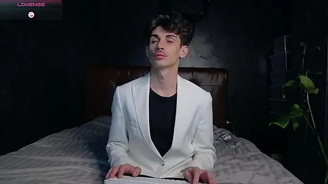 Snapshot of DanielCrush1 chatting on November 20, 2025, 5:12 pm DanielCrush1 online show from November 20, 2025, 5:12 pm