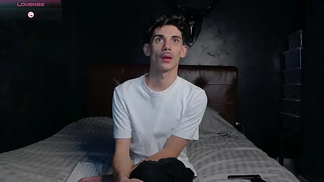 Snapshot of DanielCrush1 chatting on November 25, 2025, 5:24 pm DanielCrush1 online show from November 25, 2025, 5:24 pm