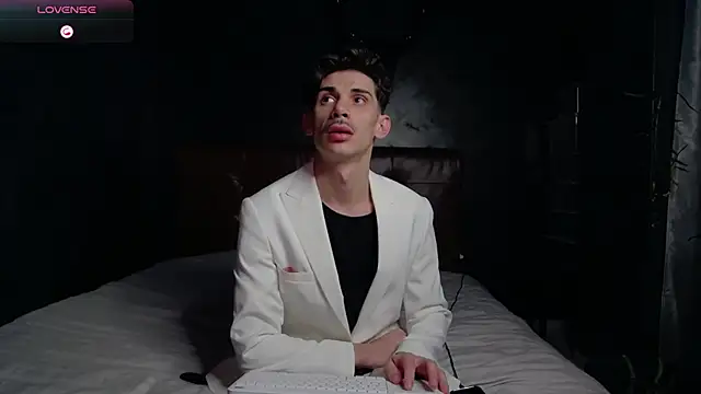 Snapshot of DanielCrush1 chatting on November 26, 2025, 4:30 pm DanielCrush1 online show from November 26, 2025, 4:30 pm