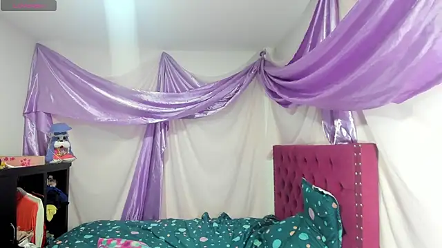 Snapshot of sirenadirtysexxx chatting on March 23, 2025, 5:00 am sirenadirtysexxx online show from March 23, 2025, 5:00 am