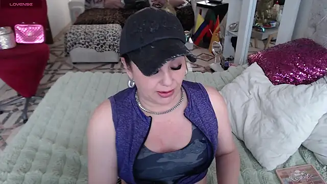 Myrnasexxx online show from April 22, 2026, 9:05 pm