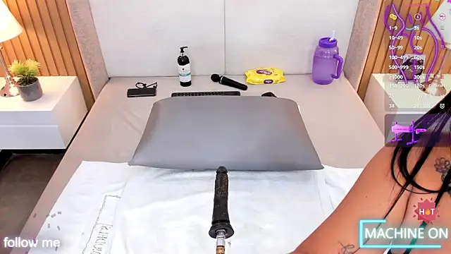 Snapshot of bounce_katty chatting on October 9, 2025, 8:18 pm bounce katty online show from October 9, 2025, 8:18 pm