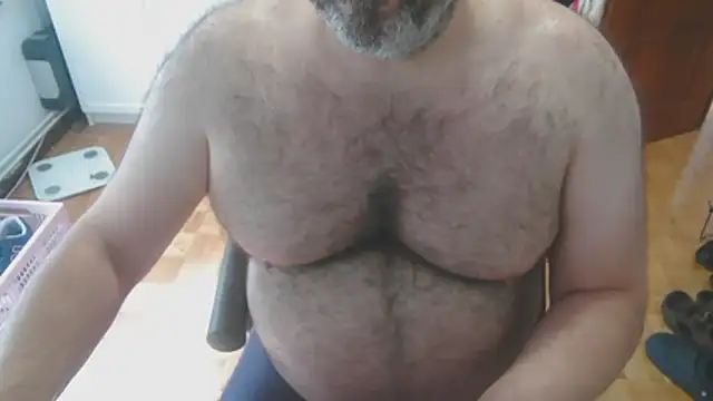 Snapshot of mikeyhotbear chatting on June 1, 2026, 3:47 pm mikeyhotbear online show from June 1, 2026, 3:47 pm