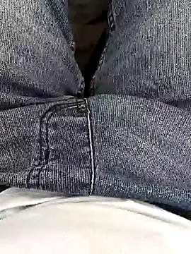 Snapshot of Elixire1 chatting on March 11, 2026, 3:29 pm Elixire1 online show from March 11, 2026, 3:29 pm