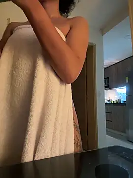 Snapshot of GabriSaenz chatting on December 18, 2024, 10:13 pm GabriSaenz online show from December 18, 2024, 10:13 pm