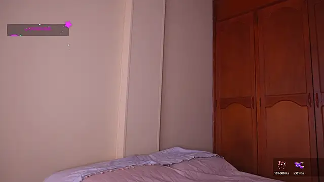 Snapshot of GabriSaenz chatting on October 19, 2025, 1:45 pm GabriSaenz online show from October 19, 2025, 1:45 pm