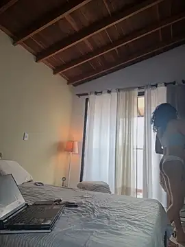 Snapshot of GabriSaenz chatting on October 21, 2025, 2:18 pm GabriSaenz online show from October 21, 2025, 2:18 pm