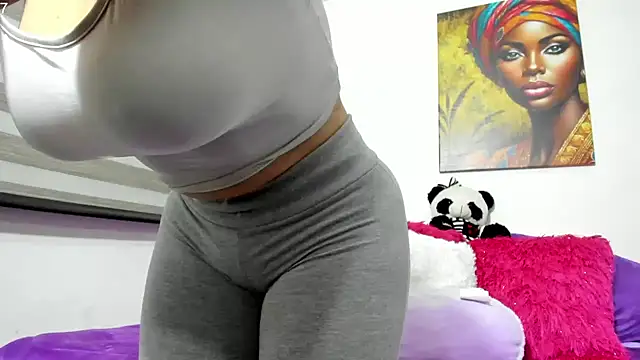 Snapshot of Emiily_88 chatting on March 9, 2025, 8:40 am Emiily 88 online show from March 9, 2025, 8:40 am