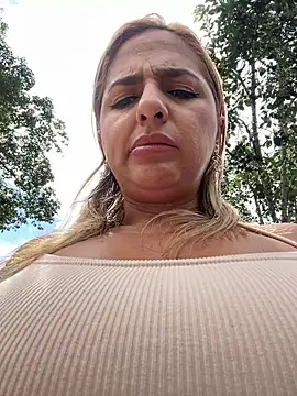 sammyqueenx21 online show from March 16, 2025, 7:38 pm