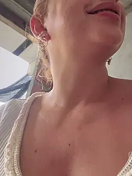 sammyqueenx21 online show from March 20, 2025, 9:24 pm