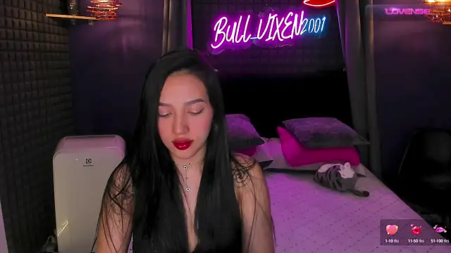 Snapshot of bull_vixen2001 chatting on October 4, 2025, 11:52 am bull vixen2001 online show from October 4, 2025, 11:52 am