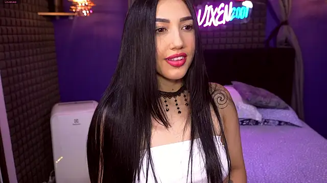 Snapshot of bull_vixen2001 chatting on June 18, 2026, 12:11 am bull vixen2001 online show from June 18, 2026, 12:11 am