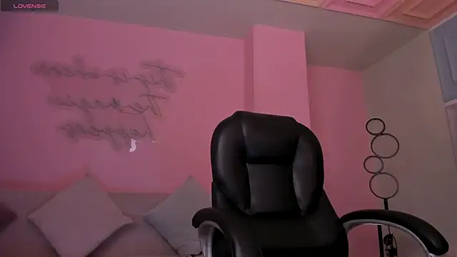 ErikaBenz  online show from January 18, 2026, 12:09 pm