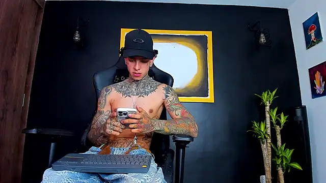 Snapshot of Aron_ford chatting on December 14, 2024, 3:04 pm Aron ford online show from December 14, 2024, 3:04 pm