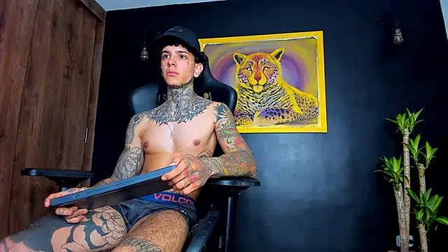 Snapshot of Aron_ford chatting on December 16, 2024, 11:50 pm Aron ford online show from December 16, 2024, 11:50 pm