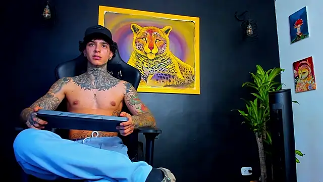 Snapshot of Aron_ford chatting on January 17, 2025, 10:34 pm Aron ford online show from January 17, 2025, 10:34 pm