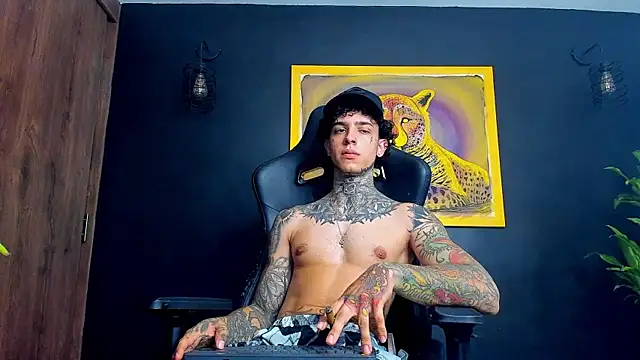 Snapshot of Aron_ford chatting on January 27, 2025, 12:22 am Aron ford online show from January 27, 2025, 12:22 am