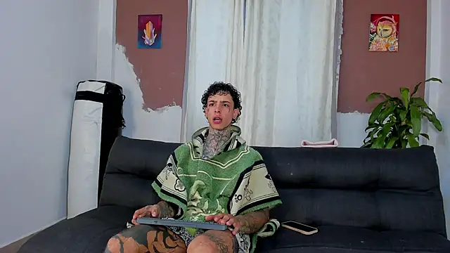 Snapshot of Aron_ford chatting on October 5, 2025, 12:14 pm Aron ford online show from October 5, 2025, 12:14 pm