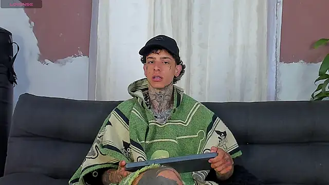 Snapshot of Aron_ford chatting on October 7, 2025, 12:13 pm Aron ford online show from October 7, 2025, 12:13 pm