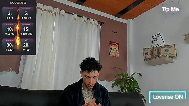 Snapshot of Aron_ford chatting on October 19, 2025, 12:28 pm Aron ford online show from October 19, 2025, 12:28 pm