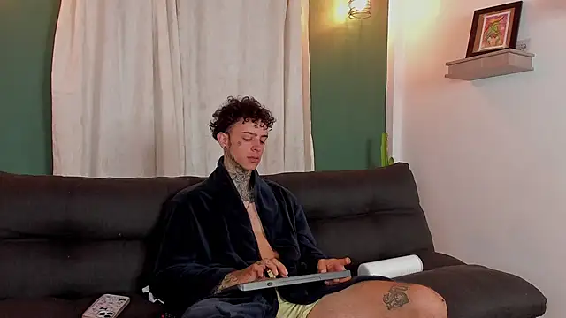 Snapshot of Aron_ford chatting on November 5, 2025, 8:14 am Aron ford online show from November 5, 2025, 8:14 am