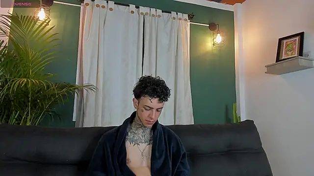 Snapshot of Aron_ford chatting on November 7, 2025, 10:04 am Aron ford online show from November 7, 2025, 10:04 am