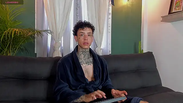 Snapshot of Aron_ford chatting on November 8, 2025, 12:27 pm Aron ford online show from November 8, 2025, 12:27 pm