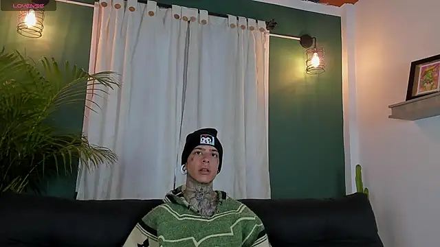 Snapshot of Aron_ford chatting on November 14, 2025, 12:26 pm Aron ford online show from November 14, 2025, 12:26 pm