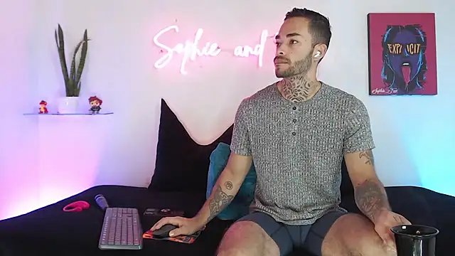 Snapshot of SophieFoxx17 chatting on October 9, 2025, 11:52 am SophieFoxx17 online show from October 9, 2025, 11:52 am