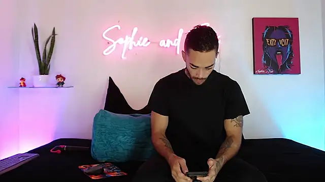 Snapshot of SophieFoxx17 chatting on October 15, 2025, 12:16 pm SophieFoxx17 online show from October 15, 2025, 12:16 pm