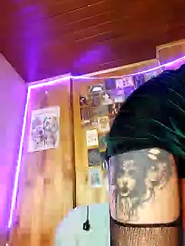 Snapshot of _Laary chatting on January 14, 2025, 10:44 pm Laary online show from January 14, 2025, 10:44 pm