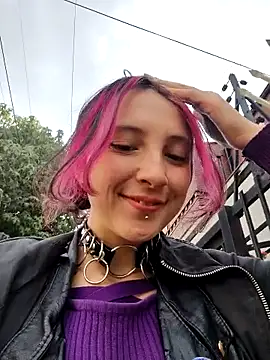 Snapshot of _Laary chatting on October 6, 2025, 9:01 pm Laary online show from October 6, 2025, 9:01 pm