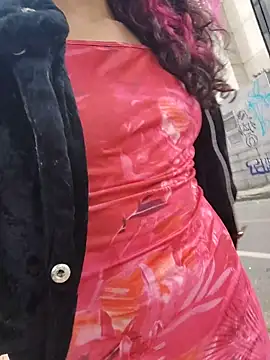 Snapshot of _Laary chatting on November 2, 2025, 8:11 pm Laary online show from November 2, 2025, 8:11 pm