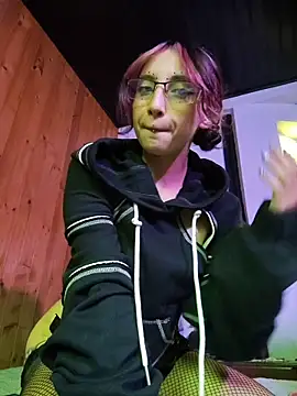  Laary online show from March 9, 2026, 8:57 pm