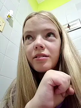 Snapshot of -veranito- chatting on February 4, 2025, 3:11 am -veranito- online show from February 4, 2025, 3:11 am