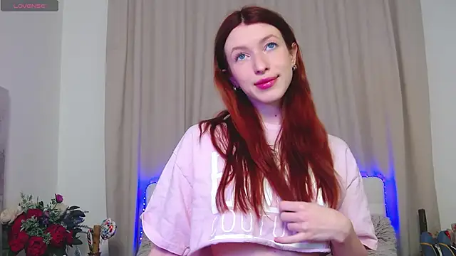 Snapshot of WildRedBerry chatting on March 11, 2025, 7:26 am WildRedBerry online show from March 11, 2025, 7:26 am