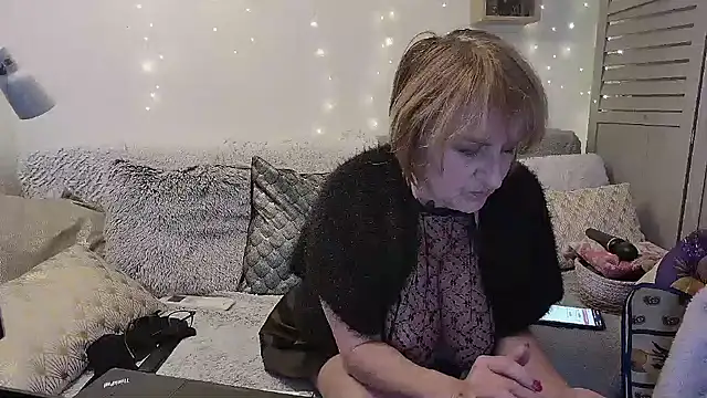 Snapshot of phryna@xh chatting on March 19, 2025, 4:02 pm phrynaxh online show from March 19, 2025, 4:02 pm