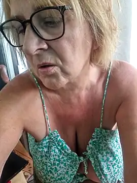 Snapshot of phryna@xh chatting on September 10, 2025, 3:34 pm phrynaxh online show from September 10, 2025, 3:34 pm