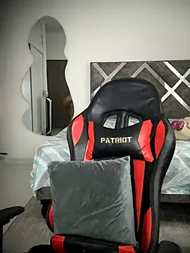 Snapshot of ValleryParker chatting on November 18, 2025, 10:03 pm ValleryParker online show from November 18, 2025, 10:03 pm