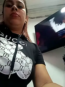 Latina sexy1 online show from October 9, 2025, 3:54 pm