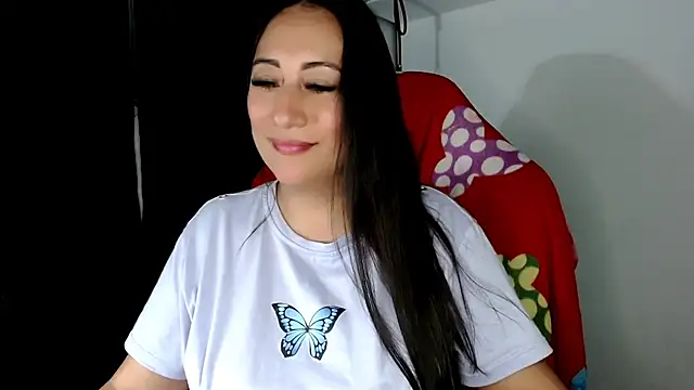 Snapshot of carolinalovee_ chatting on January 16, 2025, 5:11 am carolinalovee online show from January 16, 2025, 5:11 am