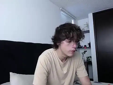 Snapshot of Santiago_kiler chatting on December 11, 2024, 1:49 pm Santiago kiler online show from December 11, 2024, 1:49 pm