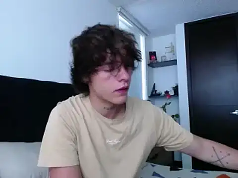 Snapshot of Santiago_kiler chatting on December 11, 2024, 4:53 pm Santiago kiler online show from December 11, 2024, 4:53 pm