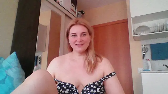 Snapshot of mmmPinUpGirl chatting on June 29, 2026, 3:34 pm mmmPinUpGirl online show from June 29, 2026, 3:34 pm