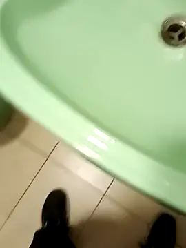 Snapshot of rodovlaz chatting on February 28, 2025, 7:14 pm rodovlaz online show from February 28, 2025, 7:14 pm