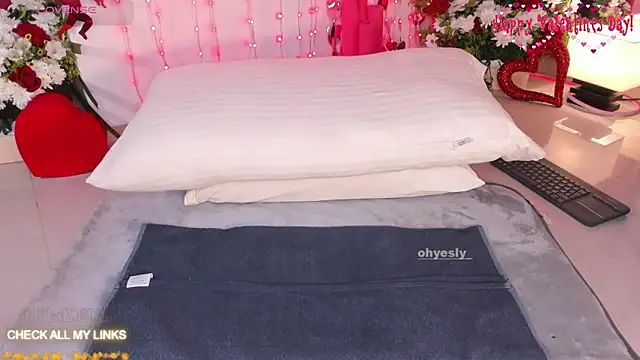 ohyesly  online show from February 14, 2026, 10:12 am