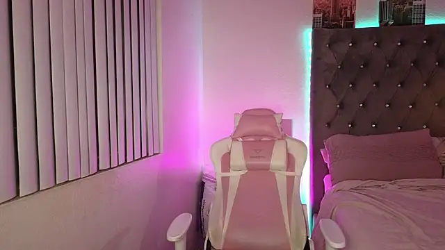 evajonez online show from November 21, 2025, 6:34 am